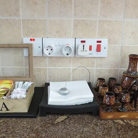 梅拉花园酒店 *